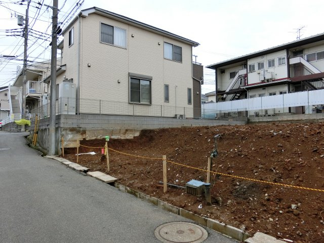 八千代市八千代台北９丁目　売地　約５３坪の整形地　建築条件なしの前面道路含む現地写真
