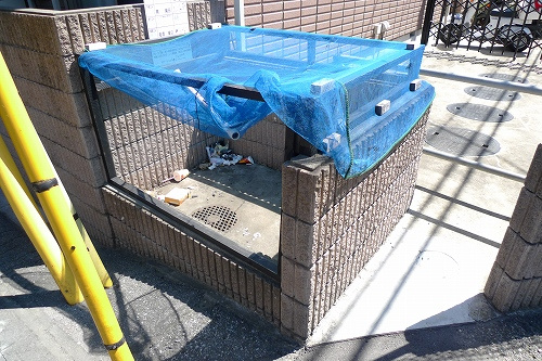 コンフォート津田沼のその他共用部分|１階エントランス前にある専用ゴミ置き場です。