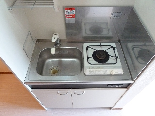 コンフォート津田沼のキッチン|システムキッチン１口ガスコンロ付き。