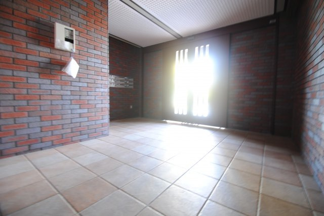 アーニスト国分のエントランス