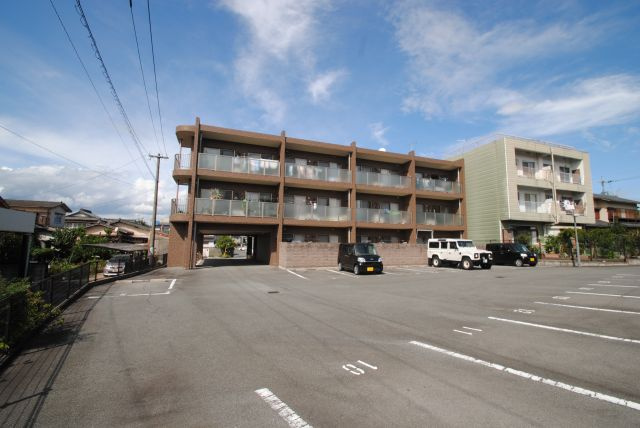 アーニスト国分の外観