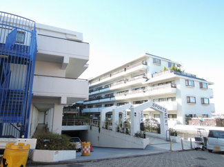 【外観】 | 横浜市営地下鉄ブルーライン「阪東橋」駅徒歩13分、みなとみらい線「元町・中華街」駅バス14分・JR根岸線「桜木町」駅バス23分「増徳院前」停歩2分。