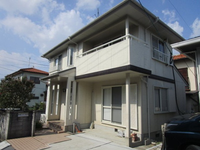 【外観】 | 皿山3丁目戸建 | 2台分の駐車場スペースがあります