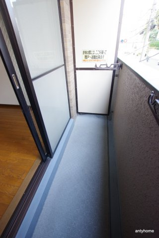 リーガル新大阪3　仲介手数料無料のバルコニー