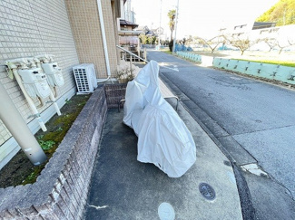 【その他共用部分】 | 敷地内にバイク置き場を完備しています！有料にてバイク駐輪可能！お気軽にご相談ください☆