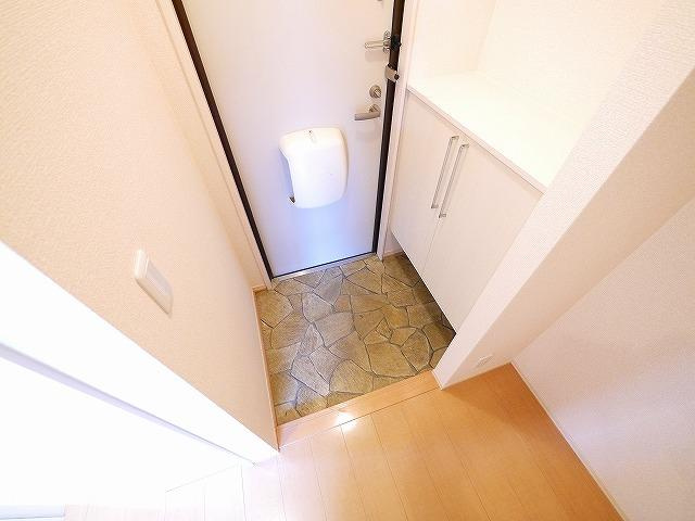 グランドール（法華寺町）の玄関