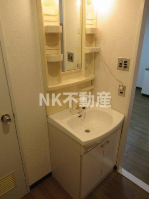 【洗面所】 | メゾン瓜生堂（若江岩田賃貸） | 広い洗面スペース