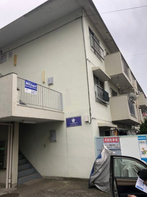 【外観】 | カーサファミリア | 外観のお写真です。　バルコニーは南西向きとなります。