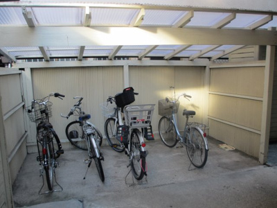 【その他共用部分】 | カーサファミリア | 共用駐輪場です。
賃料は相談ですが、バイクもご相談可能です。