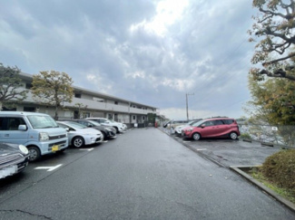 【駐車場】 | いつでも目の届く敷地内に駐車場があります♪お車をお持ちのファミリーさんにオススメです☆