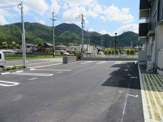 【駐車場】