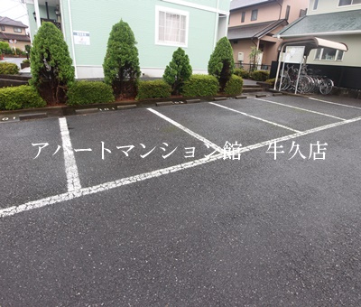 エクセルレジデンスBの駐車場