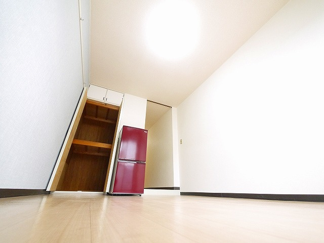 ルミエールタナカの居間・リビング|こちらの居間で趣味の時間をお楽しみください