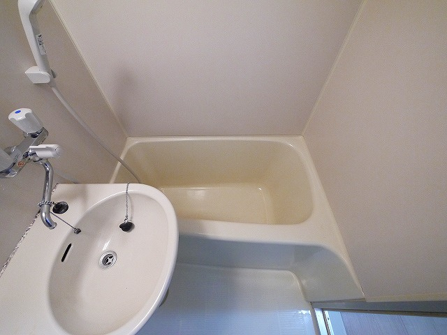 ルミエールタナカの浴室|ゆったり過ごせるお風呂です