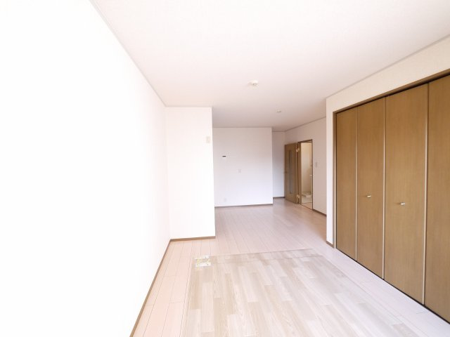 ラークハイムⅡの居間・リビング|ゆったりとした居間です