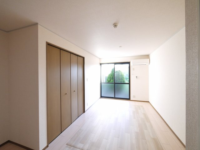 ラークハイムⅡの居間・リビング|ゆったりとしたリビングです