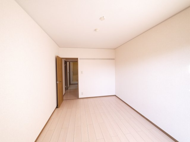 ラークハイムⅡの洋室|きれいな洋室です