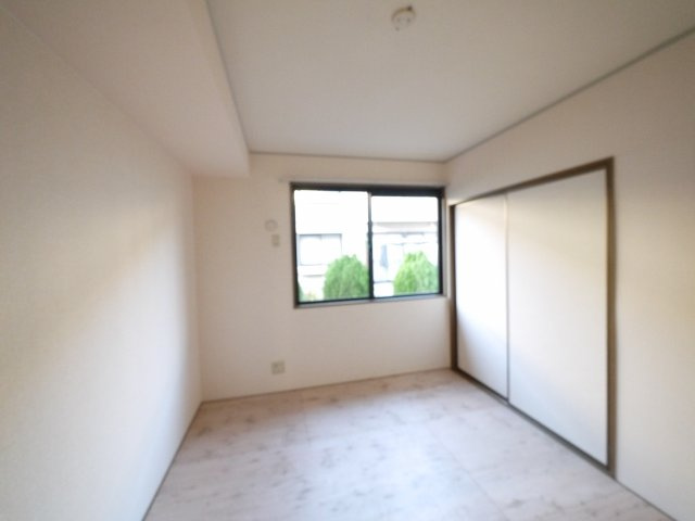 ラークハイムⅡの洋室|ゆったりした洋室です