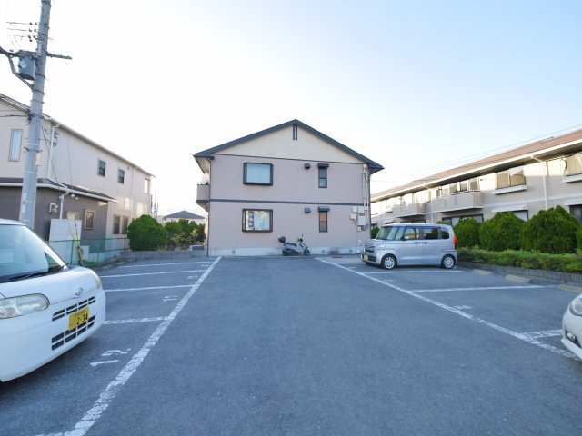 ラークハイムⅡの駐車場|駐車場があるので、車を買う予定の方も安心です