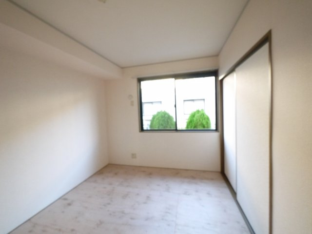 ラークハイムⅡの寝室|落ち着いた色調の寝室です