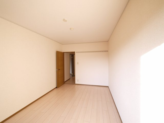 ラークハイムⅡの洋室|ゆったりした洋室です