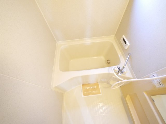 ラークハイムⅡの浴室|ゆったり過ごせるお風呂です