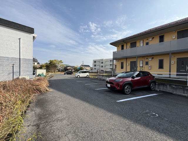 メゾン・ド・プラス　の駐車場