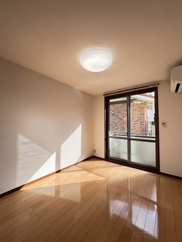 メゾン・ド・プラス　の居間・リビング