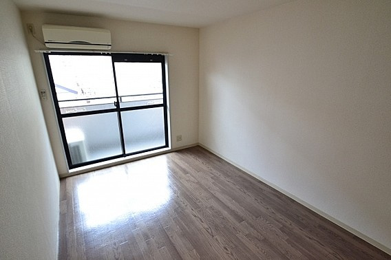 メゾンド六甲パート２の居間・リビング