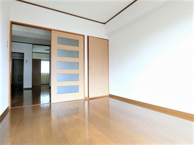 アイランドパレスの居間・リビング