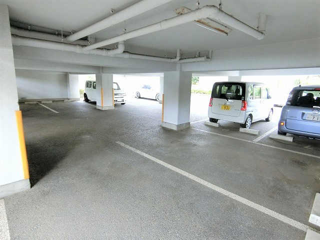 アイランドパレスの駐車場