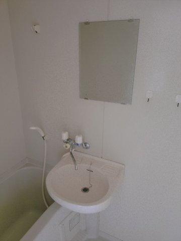 【洗面所】 | サンライズ | 鏡もついてきれいな洗面台です
