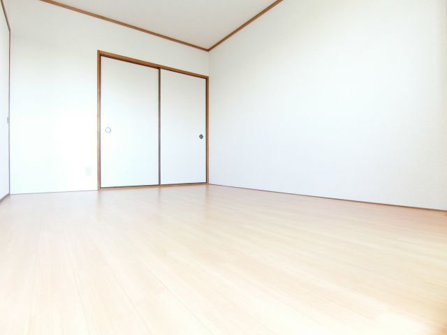 シティライフ川西の洋室