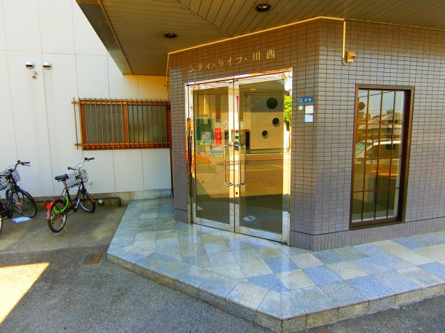 シティライフ川西のエントランス