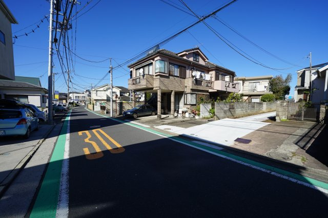 保土ヶ谷区鎌谷町 新築戸建て【成約】の前面道路含む現地写真