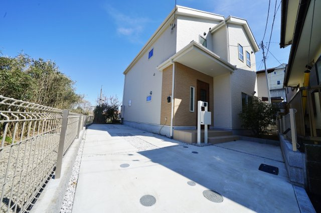 保土ヶ谷区仏向町　新築一戸建て【成約済】の外観|カースペース2台可能なゆとりの敷地です。
