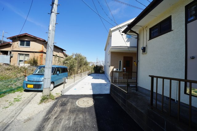 保土ヶ谷区仏向町　新築一戸建て【成約済】の前面道路含む現地写真|相鉄線「和田町」駅利用可能。バス停まで徒歩約4分の立地です。