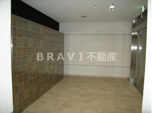 ドゥーエ本庄　BRAVI不動産のロビー|【ドゥーエ本庄】建物の内部です