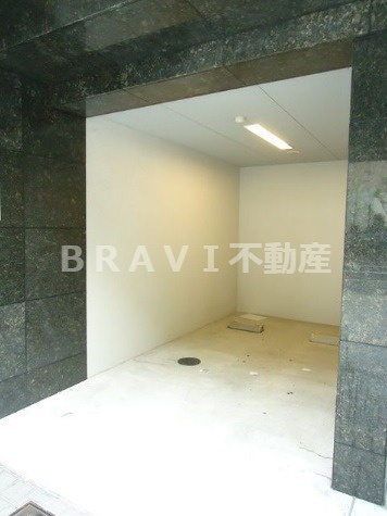 レオンコンフォート本町東　BRAVI不動産の駐車場|【レオンコンフォート本町東】駐車スペースもあります