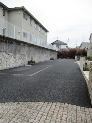 【駐車場】 | グレイスコート南原B | 敷地内に駐車場があります！お車をお持ちのファミリーさんにオススメです☆