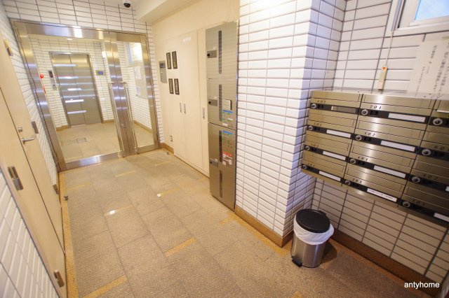 ウィステリア新大阪　仲介手数料無料のロビー