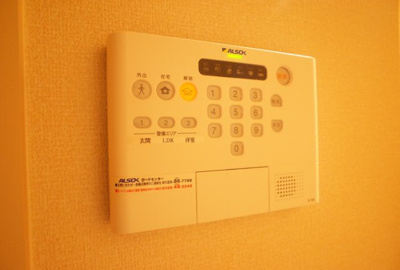 【設備】 | LES ENS FAMIIAUX H | アルソック（別部屋）