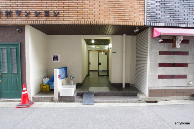 中村マンション　仲介手数料無料のエントランス