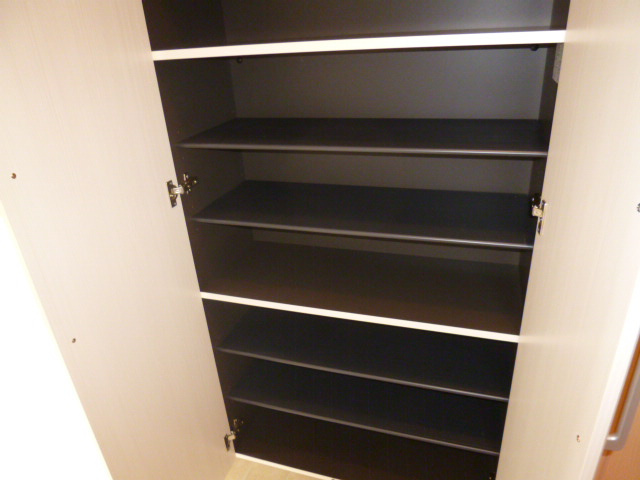 グローヴブリーズガーデンＢの玄関|シューズボックス