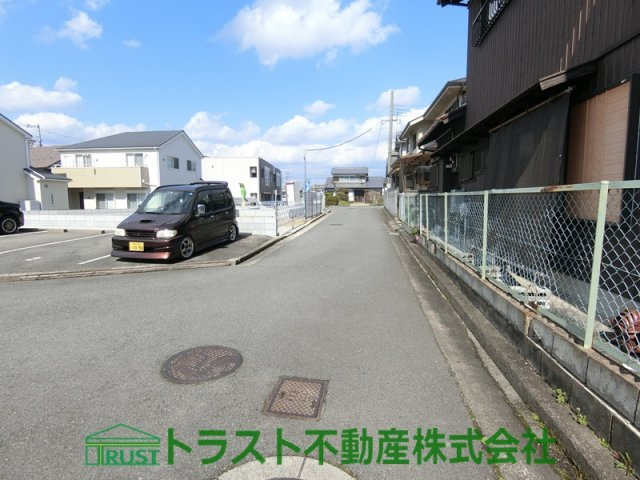 第15魚住町清水　新築一戸建の前面道路含む現地写真
