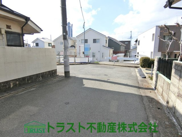 第15魚住町清水　新築一戸建の前面道路含む現地写真