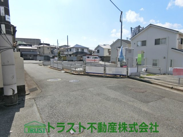 第15魚住町清水　新築一戸建の前面道路含む現地写真