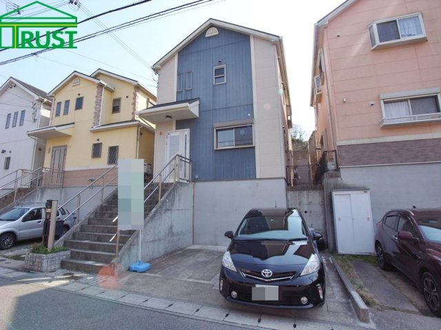 有瀬中古戸建の外観|お車は並列でゆったりと2台駐車可能です