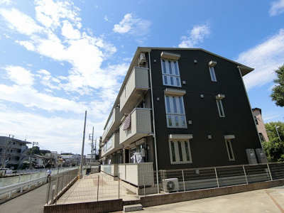 【外観】 | ラ・アンジュ | 南武線「久地」駅まで徒歩2分！駅近で通勤通学・お買物にも便利な立地の3階建てアパートです☆
