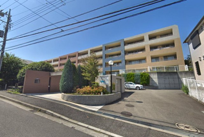 【外観】 | パークホームズ青葉台SIVILLA | 実質2階・エントランス上階につき生活音を気にせずお住まいいただけます！